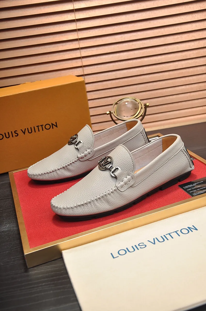 Men's men's shoes 💰420💶 [LV Doudou shoes] (water-dyed cowhide lining) new model is on the market, available on the official website. The new Doudou shoes are processed into single-color materials, and the uppers are made of imported horsehide leather. The body of the shoe is fully hemmed with mark thread, and is lined with imported original cowhide leather. The elegant shoe shape is super suitable for all-matching, and the size is 38-44.